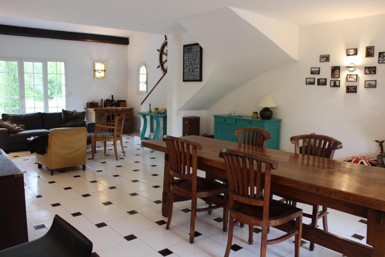 Bed and Breakfast Le Chene Et L'Eau Рокбрюн-сюр-Аржан Екстер'єр фото